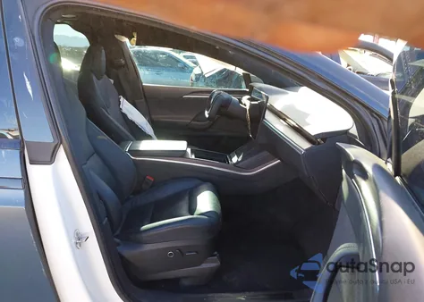 2023 Tesla Model X Dual Motor All-Wheel Drive/Standard Range z USA, uszkodzony, nr VIN 7SAXCBE58PF378409